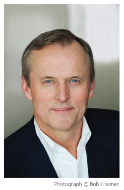 E]John Grisham^